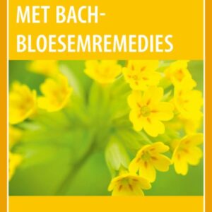 Bach Bloesemremedies pakken op holistische wijze negatieve gemoedstoestanden aan. Negatieve stemmingen staan niet alleen het levensplezier in de weg, maar hebben ook invloed op het ontstaan van lichamelijke, psychishe en emotionele stoornissen. Dr Edward Bach, een gerenommeerd bacterioloog die zijn leven wijdde aan onderzoek naar de fundamentele oorzaken van ziekten, ontdekte ongeveer een eeuw geleden de bloesemremedies. Zijn 38 Bach remedies worden bereid uit niet-giftige planten en kruiden die elk afzonderlijk passen bij een specifieke persoonlijkheid, gemoedsgesteldheid of karaktereigenschap. Opgroeien met Bach-Bloesemremedies richt zich op het gebruik van de bloesems bij de groeiperikelen van kinderen, onderverdeeld naar de diverse levensfases van baby tot jongvolwassene. In de verschillende en telkens ingrijpende ontwikkelingsjaren kunnen de remedies veel hulp en steun geven, zowel psychisch-emotioneel als lichamelijk. Juist in deze levensfase, met hun vele mijlpalen, kan het gebruik van bloesemremedies zeer welkom zijn. Opgroeien met Bach-Bloesemremedies